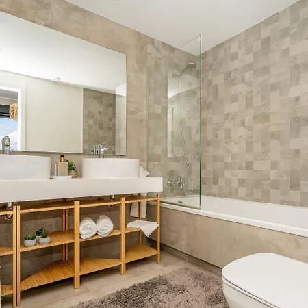 Inf34i - Modern & Bright Apartment Estepona