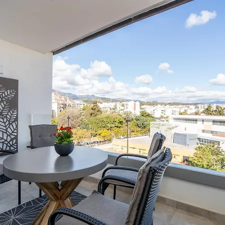 Inf34i - Modern & Bright Apartment