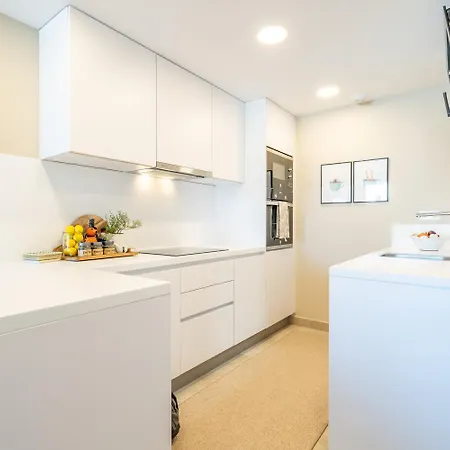 Inf34i - Modern & Bright Apartment Estepona