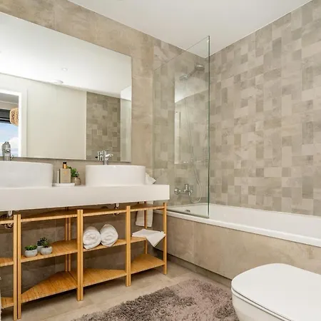 Inf3.4i - Modern Bright Apartment