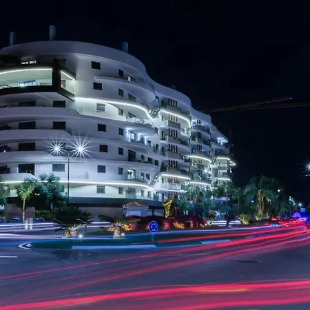 Inf3.4i - Modern Bright Apartment Estepona